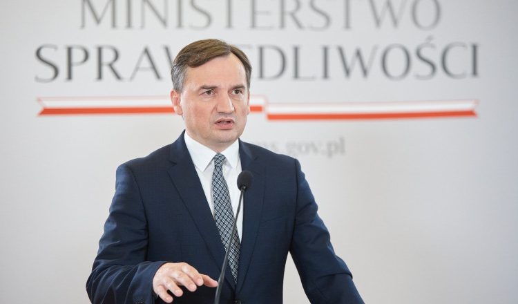 Un fost ministru de justiție polonez, urmărit pentru deturnare de fonduri, a primit azil politic în Ungaria