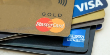Șefii băncilor britanice intenționează să creeze o alternativă la Visa și Mastercard, pe fondul temerilor legate de Trump