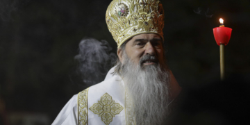 ÎPS Teodosie urmează să fie dat afară din vila de la malul mării din cauza unui decret semnat de Ceaușescu