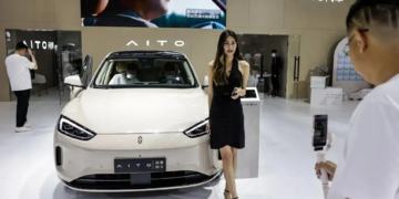 Producătorii auto prezintă noile vehicule electrice şi aplicaţii AI la Salonul Auto de la Beijing