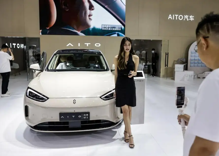 Producătorii auto prezintă noile vehicule electrice şi aplicaţii AI la Salonul Auto de la Beijing