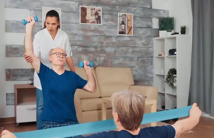 (P) De ce seniorilor le este recomandată fizioterapia?