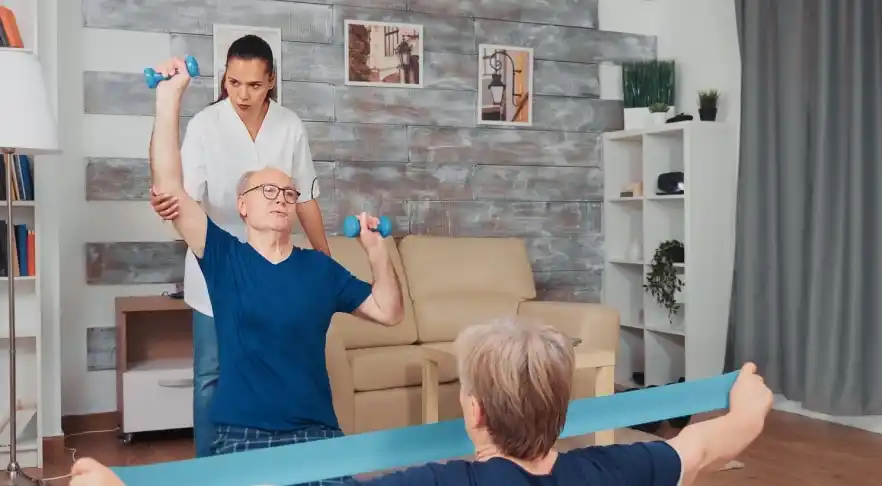 (P) De ce seniorilor le este recomandată fizioterapia?