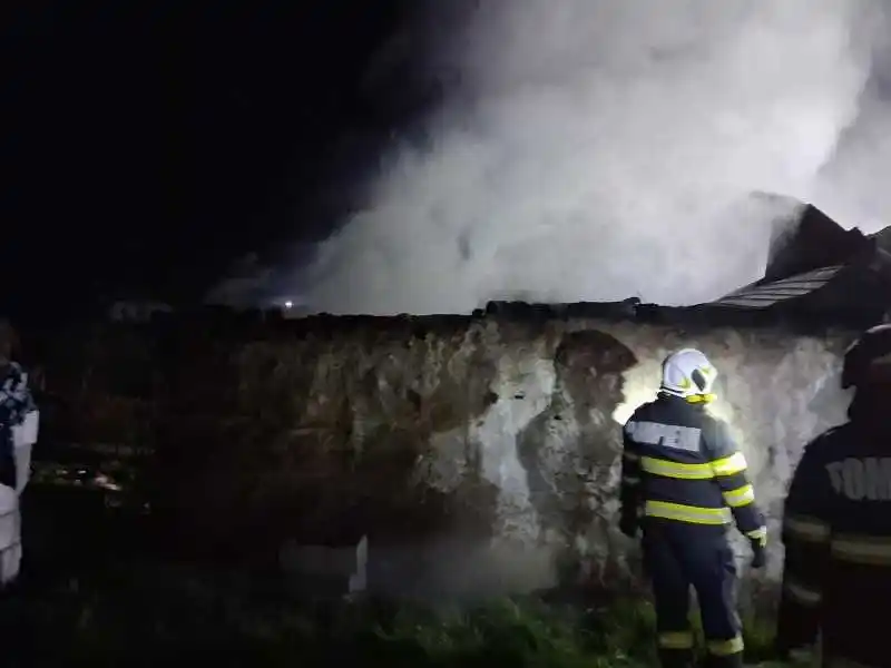 Mureș: Incendiu la o casă din Viișoara, un bărbat de circa 60 de ani a fost găsit carbonizat