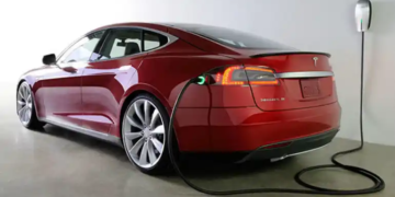 Tesla, obligată la plata unor despăgubiri record pentru limitarea performanței bateriilor prin software