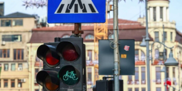 Peste 90 de intersecții și treceri de pietoni din București vor avea semaforizare inteligentă. Anunțul făcut de Primăria Capitalei