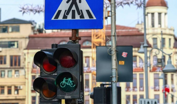 Peste 90 de intersecții și treceri de pietoni din București vor avea semaforizare inteligentă. Anunțul făcut de Primăria Capitalei
