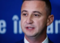 Ceartă de la „galoși” și „ceasuri la preț de apartament”. Alfred Simonis îi critică pe liderii USR pentru felul în care se îmbracă