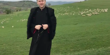 Jos labele de pe Biserica Ortodoxă: Percheziții la preotul Cristian Pomohaci. Ar fi întreținut relații sexuale cu băieți de până la 16 ani