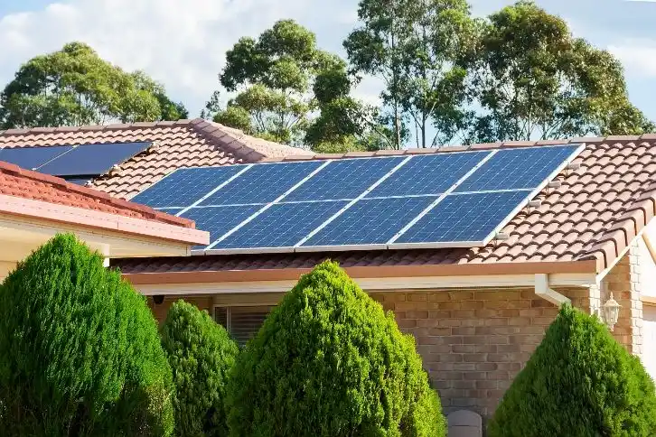 (P) Finanțarea în rate pentru panouri fotovoltaice: cum funcționează și ce trebuie verificat înainte de semnare